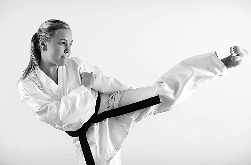 Девушки в каратэ: плюсы и минусы